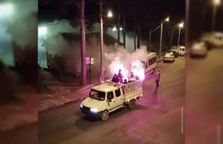 Adana’da ilk sahurda meşaleli davul şovu