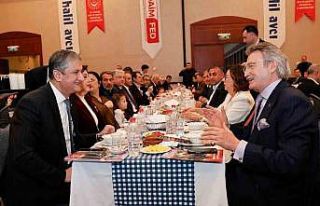 Adana’da koruyucu aileler ve çocukları iftarda...