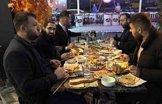 Adanalılar ilk iftarda kebapçılara akın etti