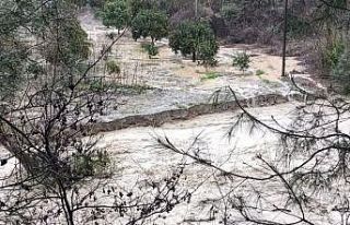 Adana’nın kuzey ilçelerinde sağanak taşkınlara...