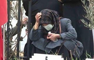 Adıyaman’da deprem şehitliğine duygusal ziyaret