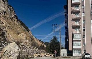 AFAD’dan Eğirdir’de kaya düşmesi sonrası heyelan...