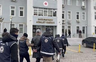 Ağrı’da göçmen kaçakçılığı operasyonu:...