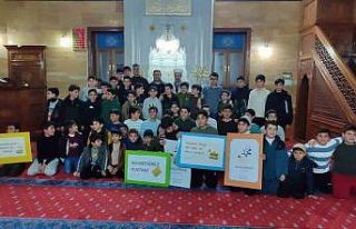 Ahlat’ta öğrenciler teravihte buluştu