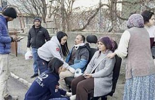 Aksaray’da kamyonet ile hafif ticari araç çarpıştı:...