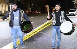 Aksaray’da Ramazan davulcuları hafif kar yağışı...