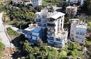 Alanya’da 3 bina tedbir amaçlı tahliye edildi