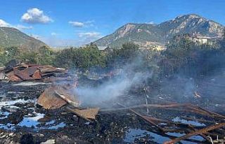 Alanya’da depo yakınındaki yangın korkuttu