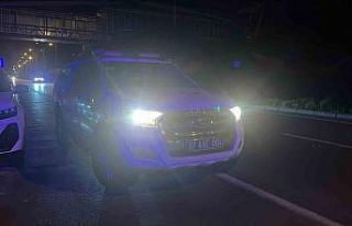 Alanya’da kayalıklardan düşen şahsı, itfaiye...