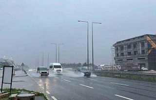 Alanya’da sağanak etkili oldu, sürücüler zor...