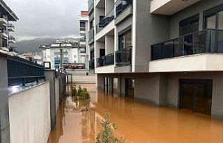 Alanya’da sağanak sebebiyle Oba Çayı taştı,...