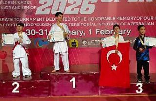 Alaşehirli karateciler Bakü’de madalyaları kaptı