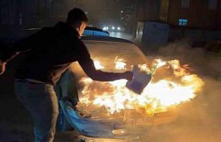 Alev alev yanan araca antifriz döküp söndürmeye...