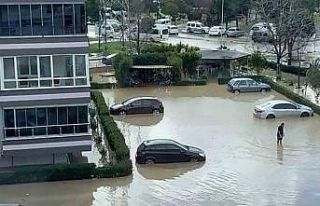 Aliağa’da sağanakla birlikte dere taştı, bir...