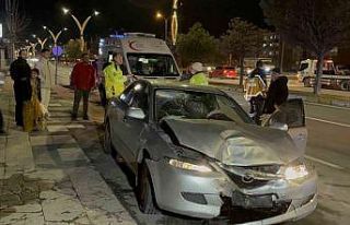 Alkollü sürücü önündeki araca çarptı: 6 yaralı