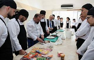 ALKÜ’lü öğrenciler Uzak Doğu mutfağını uzmanından...