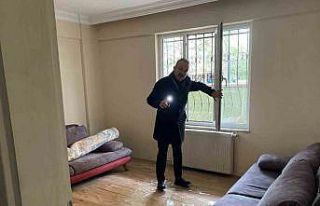 Altyapı çalışması sonrası apartmanı su bastı