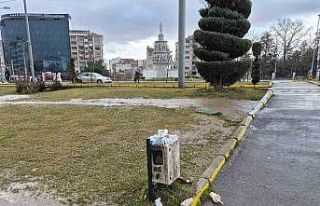 Altyapı panosunu çöp kutusuna çevirdiler