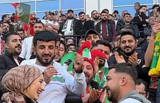 Amed Sportif Faaliyetler maçı öncesi tribünde...