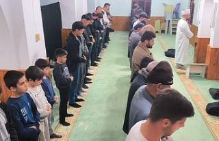 Anamur’da teravih namazı çocuklar için bayrama...