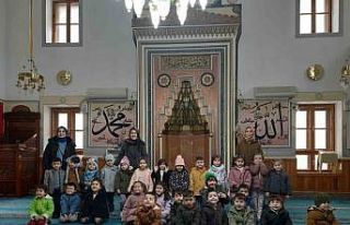 Anaokulu öğrencileri Yediler Camii’nde İslam...