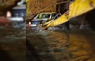 Ankara’da suya kapılan araç yaklaşık 150 metre...