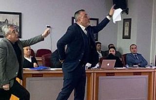 Anma töreni krize dönüştü: Mecliste gergin dakikalar