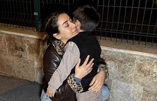 Anne, çocuğuna 1,5 yıl sonra polis merkezinde kavuştu