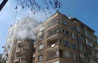 Apartman dairesinde çıkan yangın korkuttu