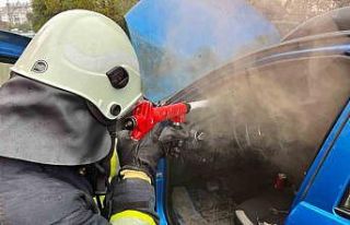 Aracın konsolunda başlayan yangın kısa sürede...