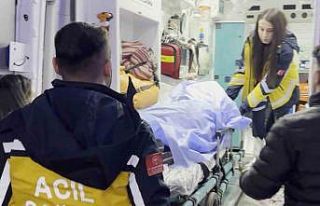 Arkadaşını bıçakla ağır yaraladı, biri hastaneye...