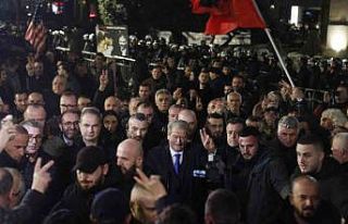 Arnavutluk’ta hükümet karşıtı protestocular...