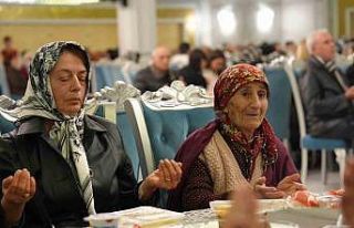 Ataşehir’de toplu iftar sofraları ve geleneksel...