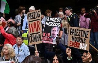 Avustralya polisinden namaz kılan Filistin yanlısı...