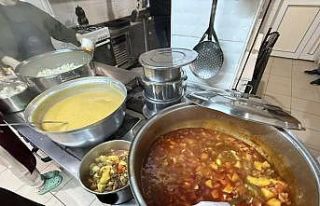 Ayancık’ta ihtiyaç sahiplerine sıcak yemek desteği