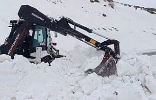 Aydınlar beldesinde karla mücadele çalışması...