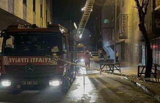 Bağcılar’da 4. kattaki iş yerinde yangın çıktı