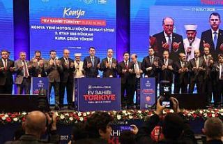 Bakan Kurum: "Biz lafla değil, eserle konuşuyoruz"