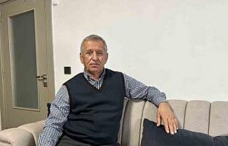 Bakan Kurum depremzede küçük Yusuf ve dedesinin...