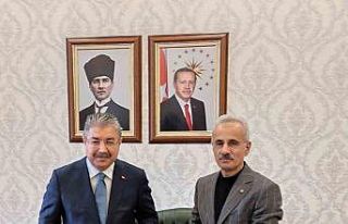 Bakan Uraloğlu, Eskişehir Valiliği’ni ziyaret...