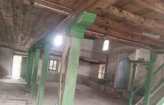 Balıkesir’de tarihi eski cami çürümeye başladı