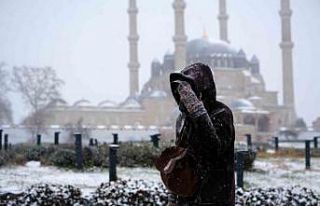 Balkanlardan gelen soğuk hava Edirne’yi beyaza...