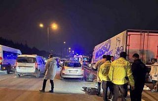 Başakşehir TEM’de arızalanan tıra çarpan motosikletli...