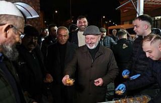 Başkan Çolakbayrakdar her gün bir mahallede