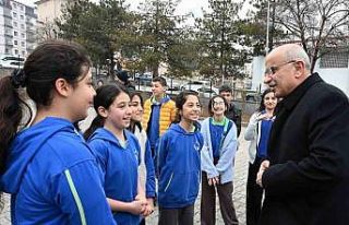 Başkan Er, İnönü Ortaokulu’na konuk oldu