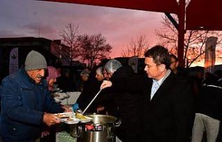 Başkan Erkan Aydın Panayır’da vatandaşlarla...