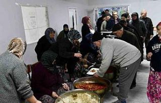 Başkan Hakan Şehirli komşularıyla aynı sofrada