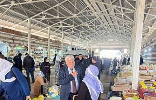 Başkan Karamehmetoğlu, esnaf ve vatandaşlarla bir...