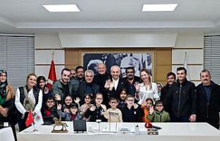 Başkan Kocagöz, görme sorunu olan öğrencilere...