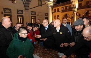 Başkan Önal, Berat Kandili’nde vatandaşlara lokma...